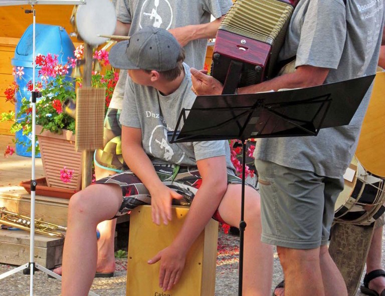 Bicycling -Vilshofen-Deggendorf-Germany--musicians