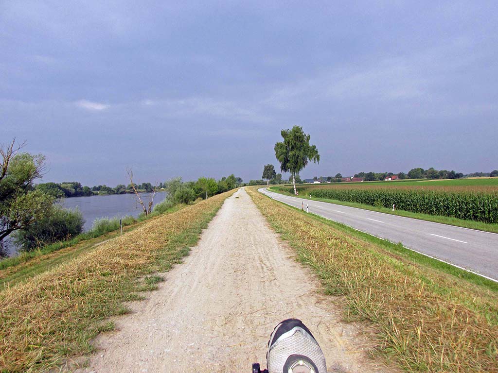 Deggendorf-Straubing Germany-Bike path